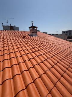 Faut-il refaire sa toiture ou la rénover ? Les signes qui ne trompent pas