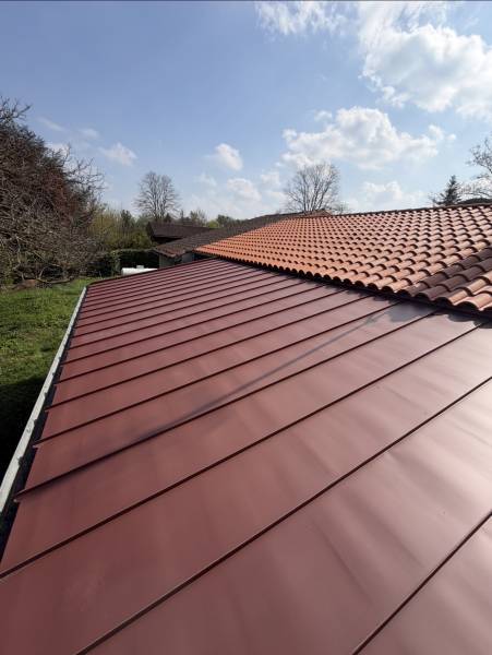 Couverture zinc à joint debout Pigmento rouge avec étanchéité HPV à Toulouse
